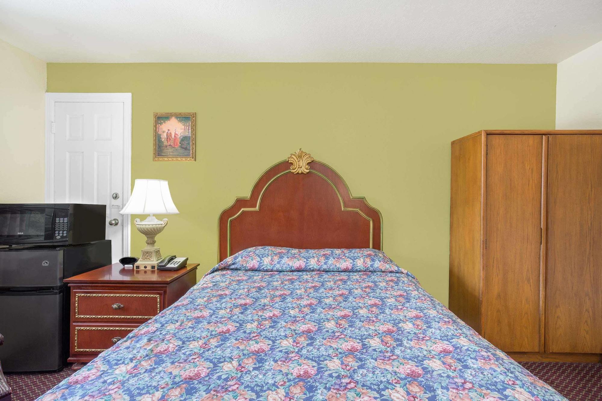 Knights Inn Emporia Luaran gambar